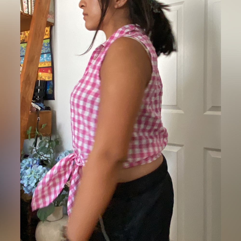 pink / white picnic style sleeveless collared shirt with tie bottom button down
